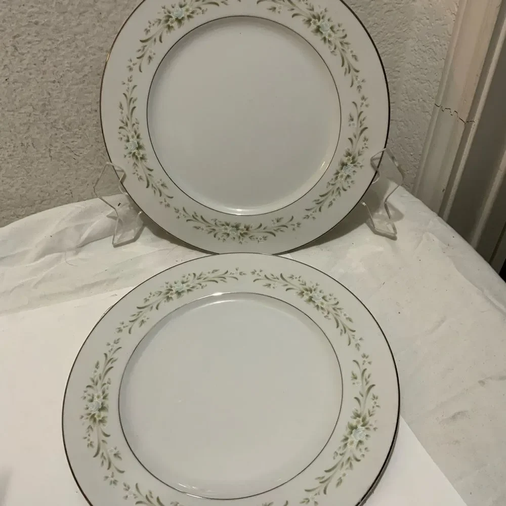 Four Crown China Claridge #317 Dinner Plates 10.5” Set of 2 K1